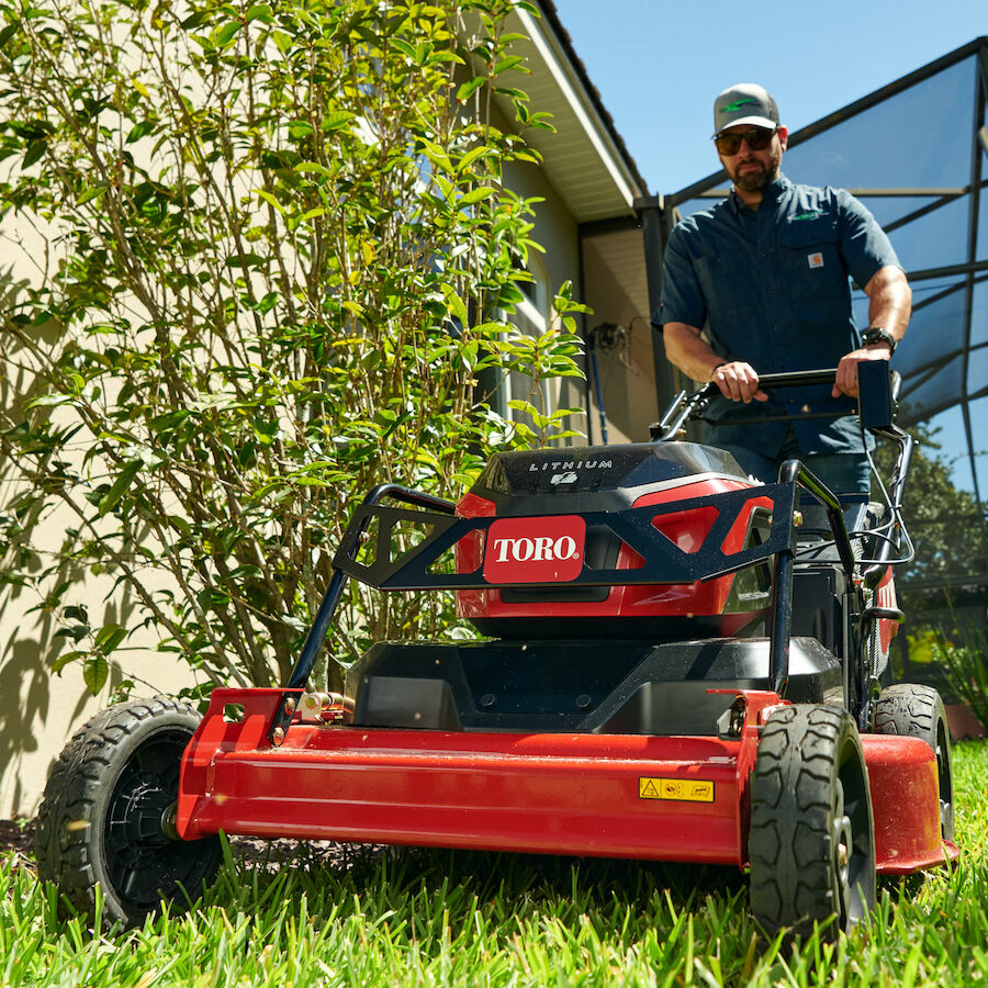 Toro 60V MAX* Revolution® 30 in. (76 cm) TurfMaster® Lawn Mower - Battery Not Included (22232T)