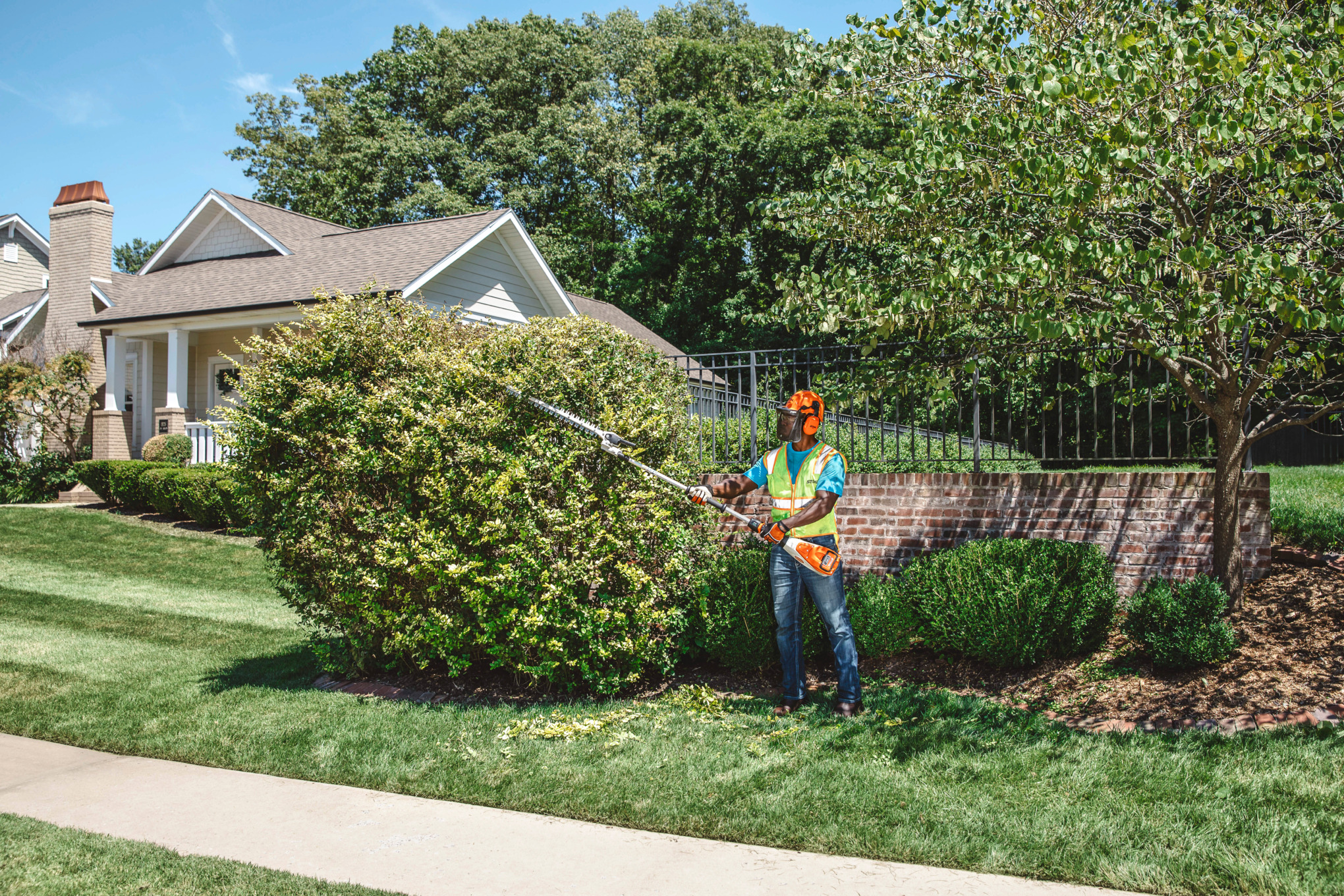STIHL HLA 135 Battery Powered Extended-Reach Hedge Trimmer